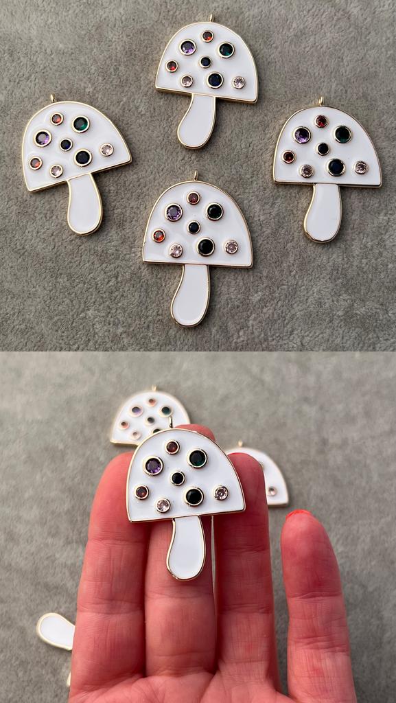 Подвеска с позолотой, эмалью и фианитами 39 х 30 мм