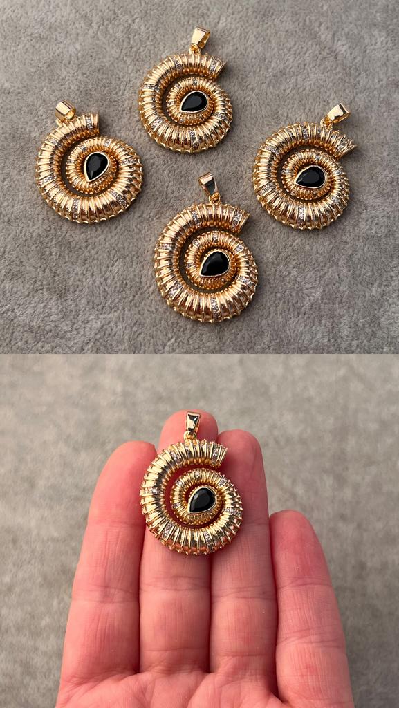 Подвеска с позолотой и фианитами 25 х 30 мм