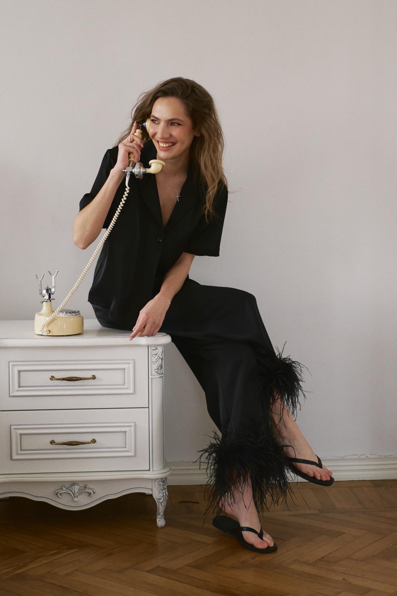 Сатинові штани зі зйомним пір'ям