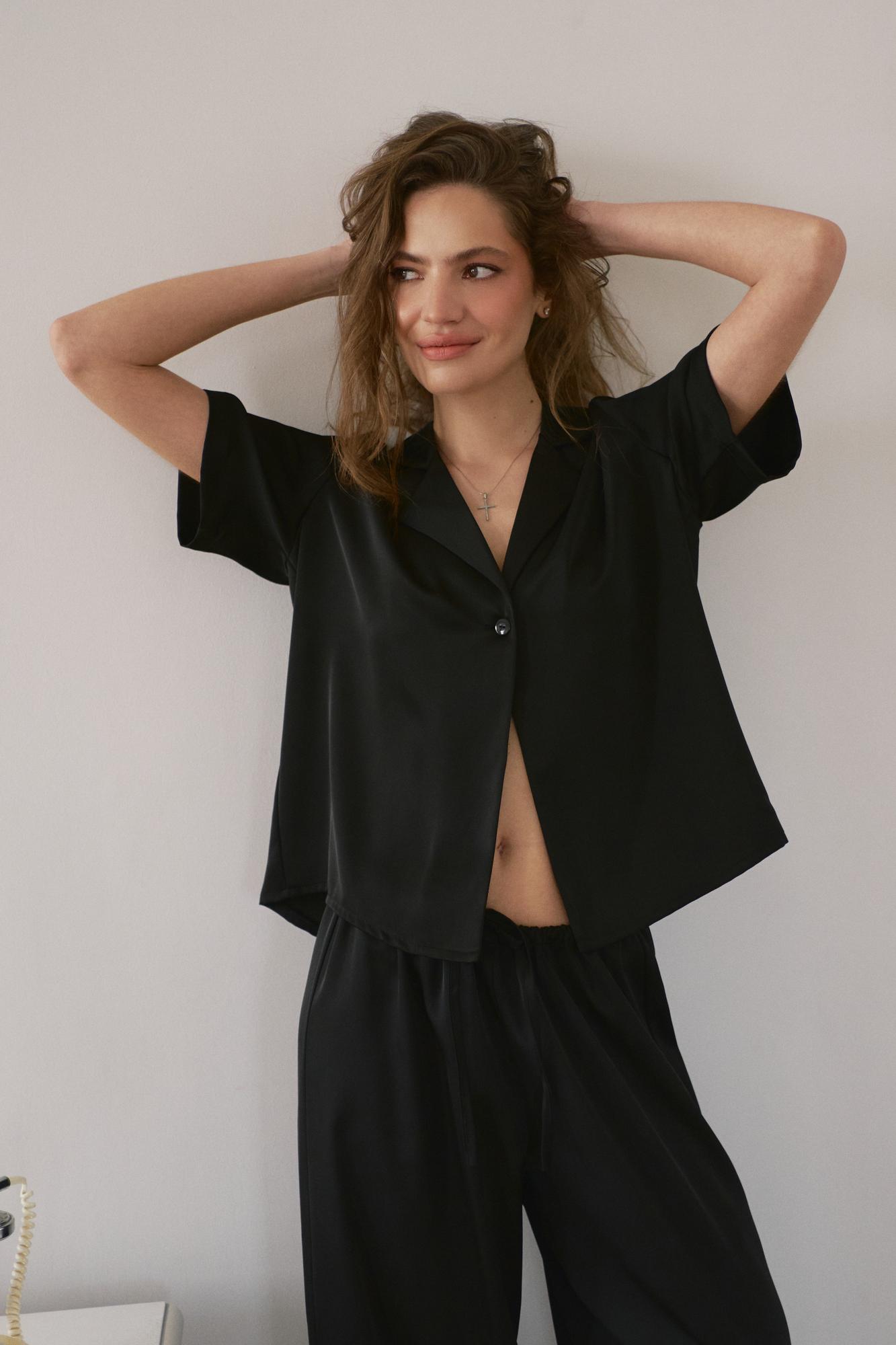 Вкорочена сатитнова сорочка