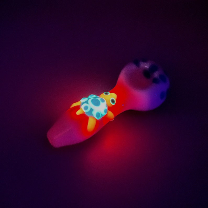 glow in the dark pipes wholesle