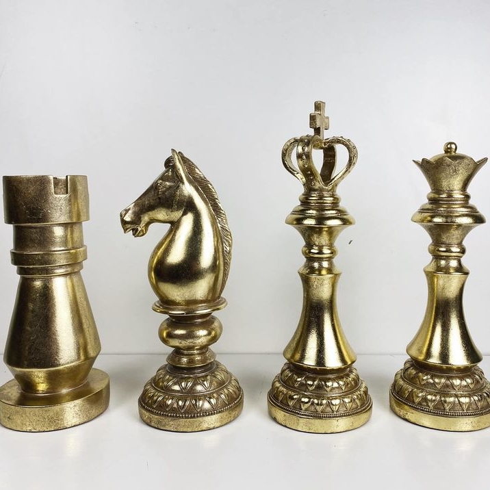 Декор Шахова фігура полімер золото DE-324