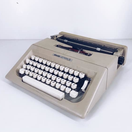 Друкарська машинка Olivetti вінтаж беж
