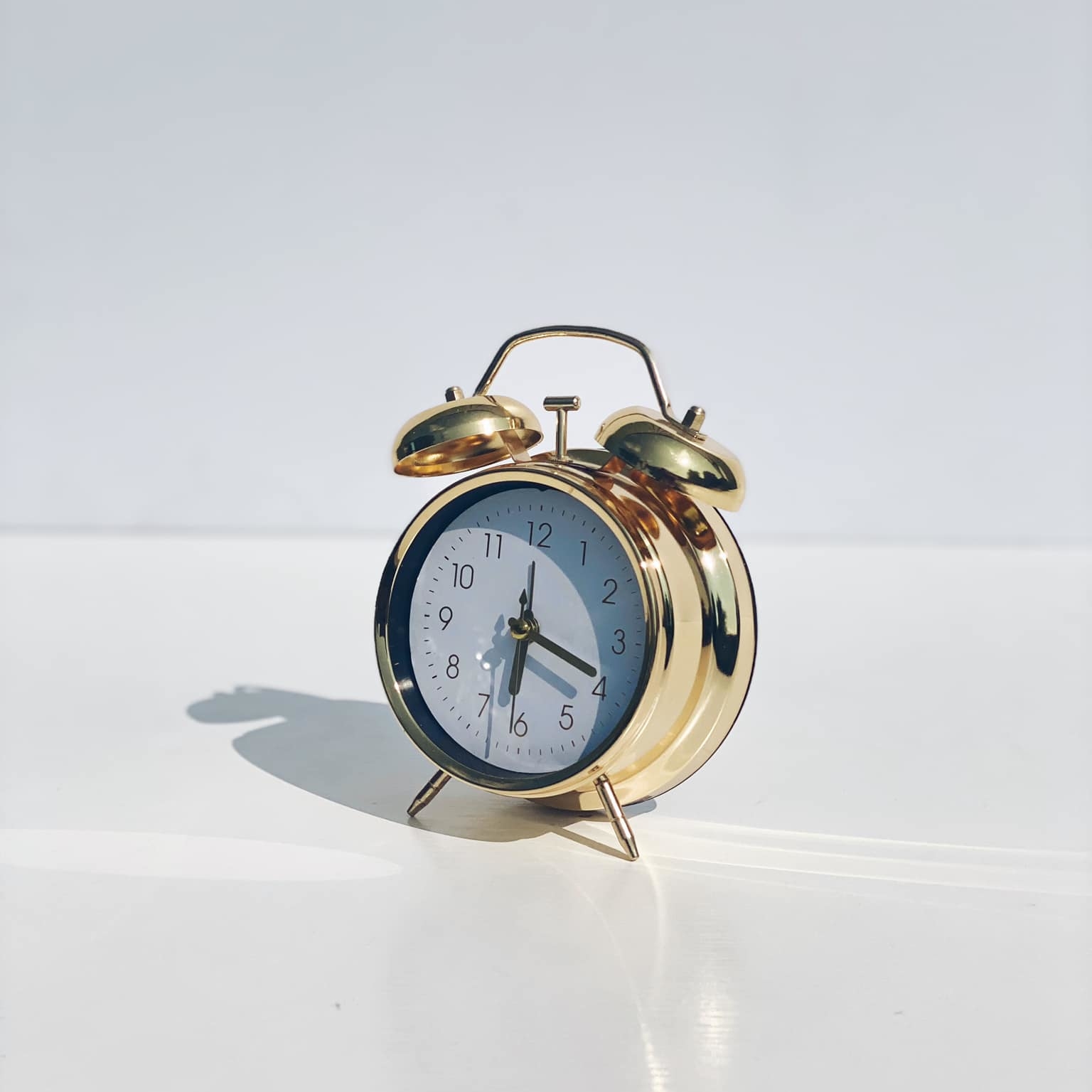 Будильник круглий золото WH-115