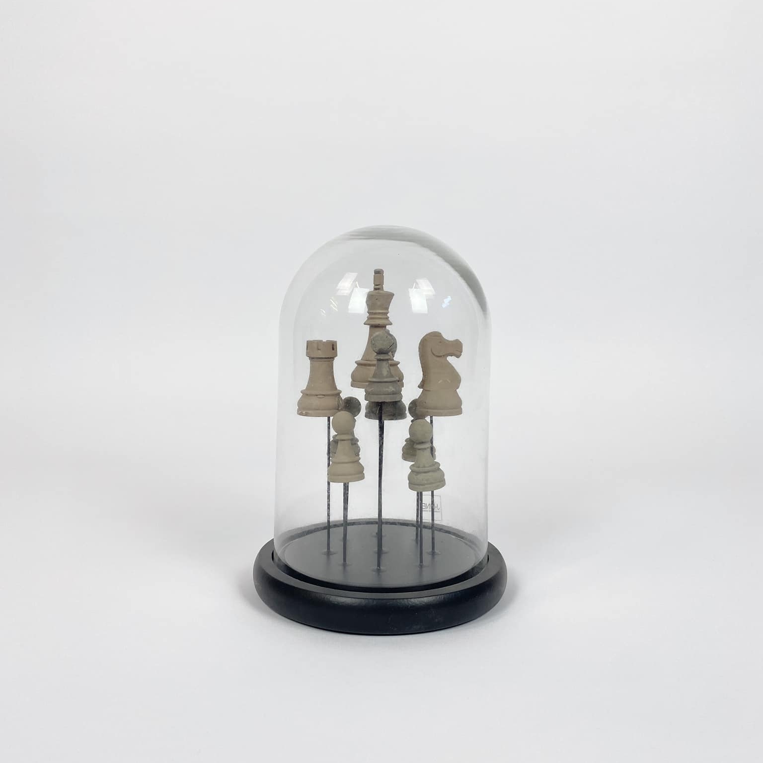 Декоративна композиція Шахи під скляним ковпаком DE-549