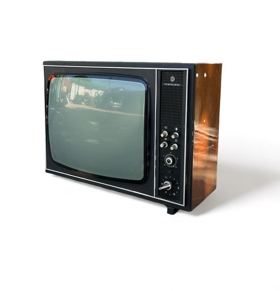 ТЕХНІКА > Телевізор вінтаж Горизонт TV-061 купити в інтернет-магазині.
