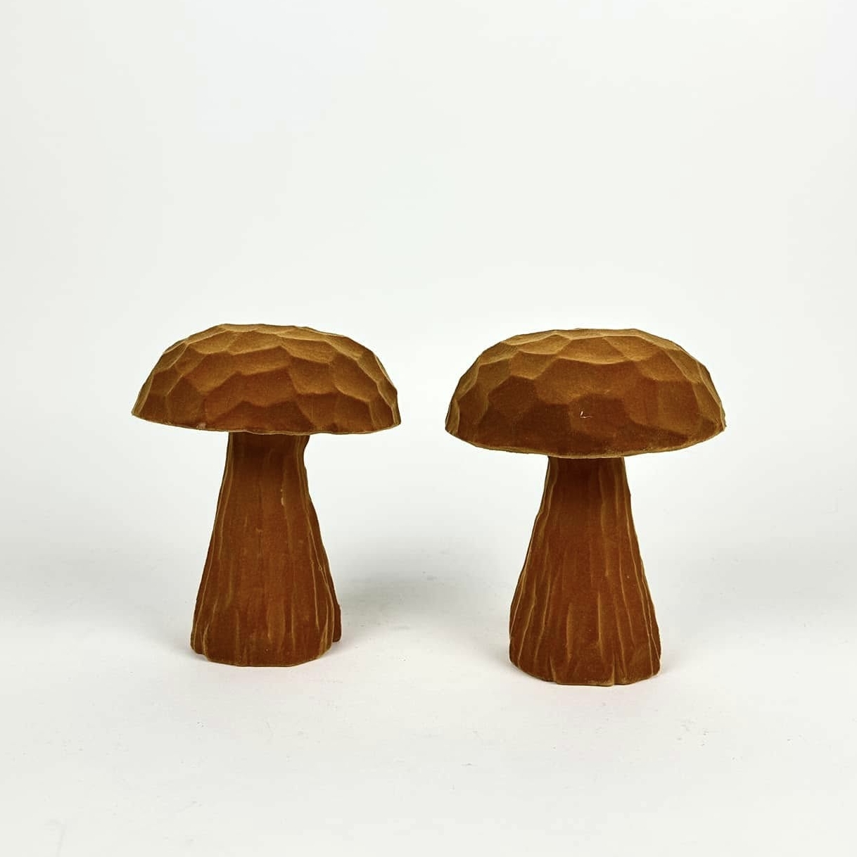 Декор Гриб коричневий флок DE-659