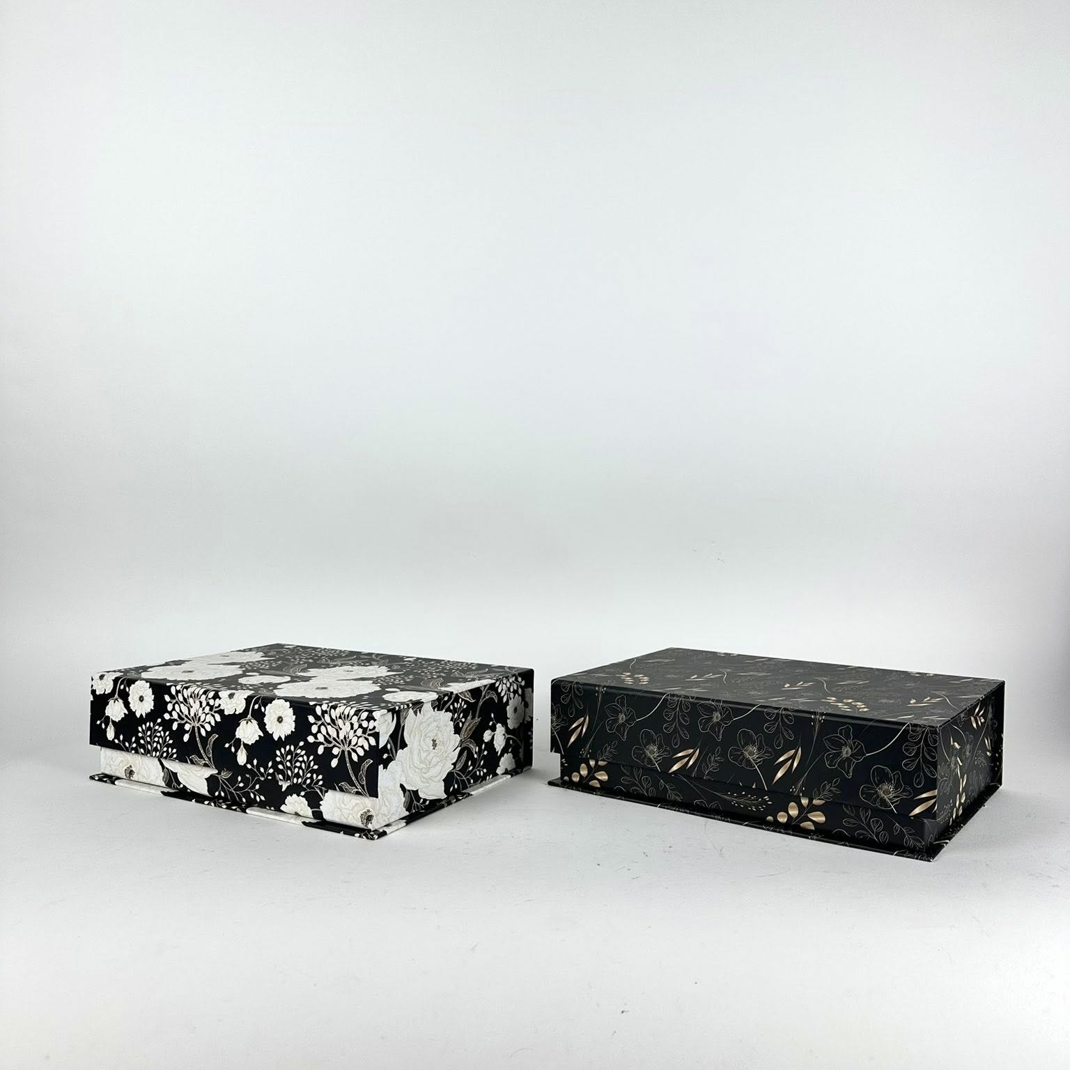 Коробка-скринька для дрібничок з квітами ч/б BX-180