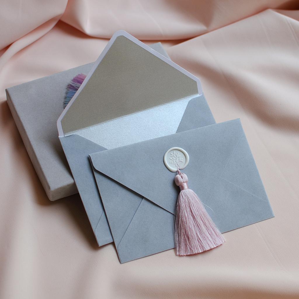 Конверт бархатний з китицею. Сіро-голубий +асорті. IN STOCK