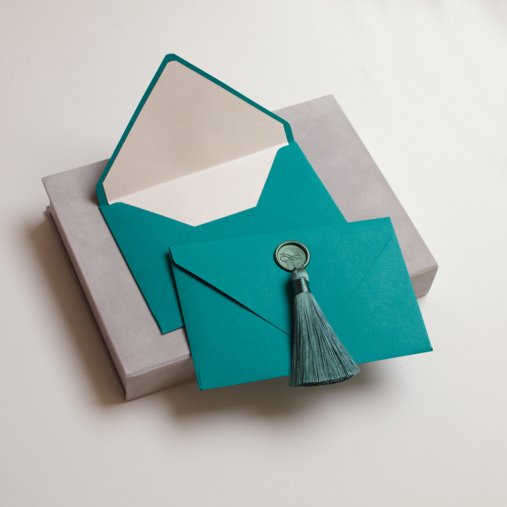 Конверт паперовий з китицею. Морська хвиля