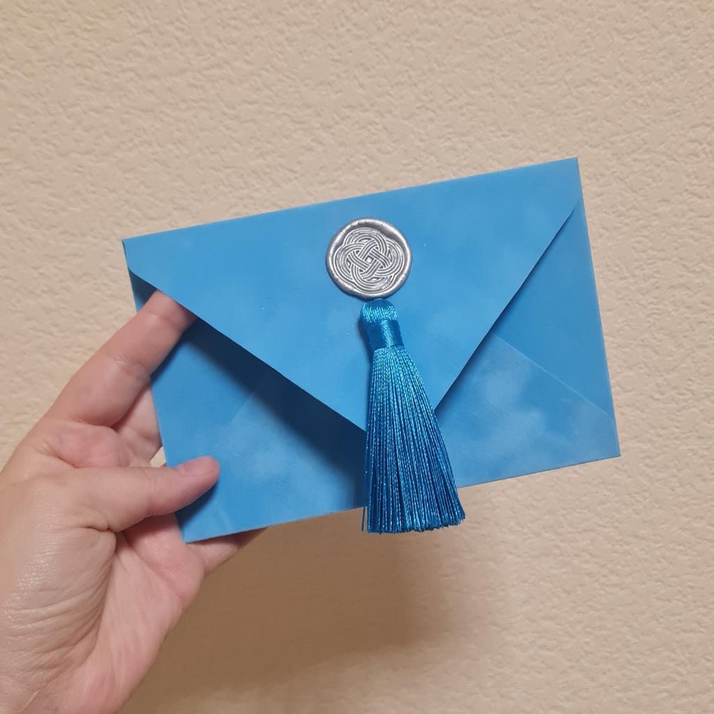 Конверт бархатний з китицею. Яскраво-блакитний