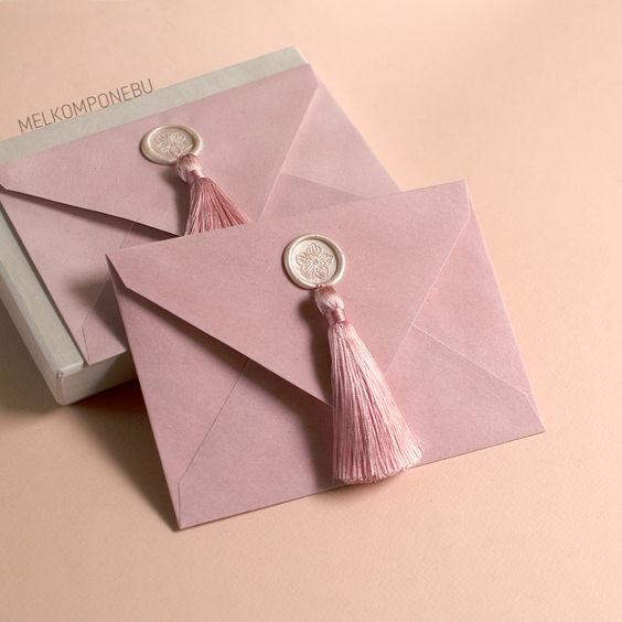 РАСПРОДАЖА Конверт бархатный с кисточкой. Нежно-розовый.