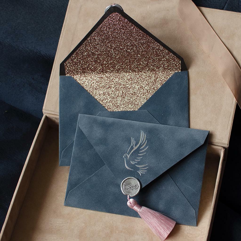 Конверт бархатний з китицею та голубом. Ассорті IN STOCK