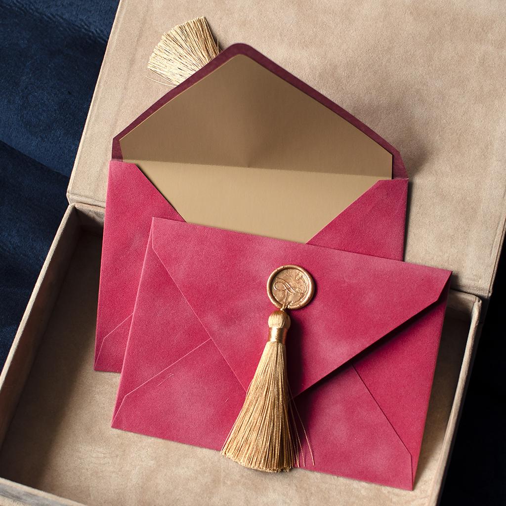 Конверт бархатний з китицею. Півонія IN STOCK