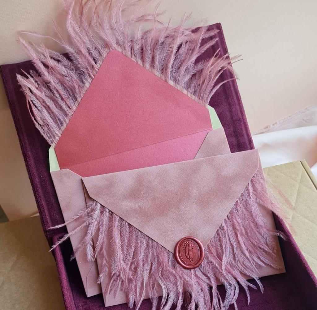 Конверт бархатний з пір'ям та сургучем. Рожеві