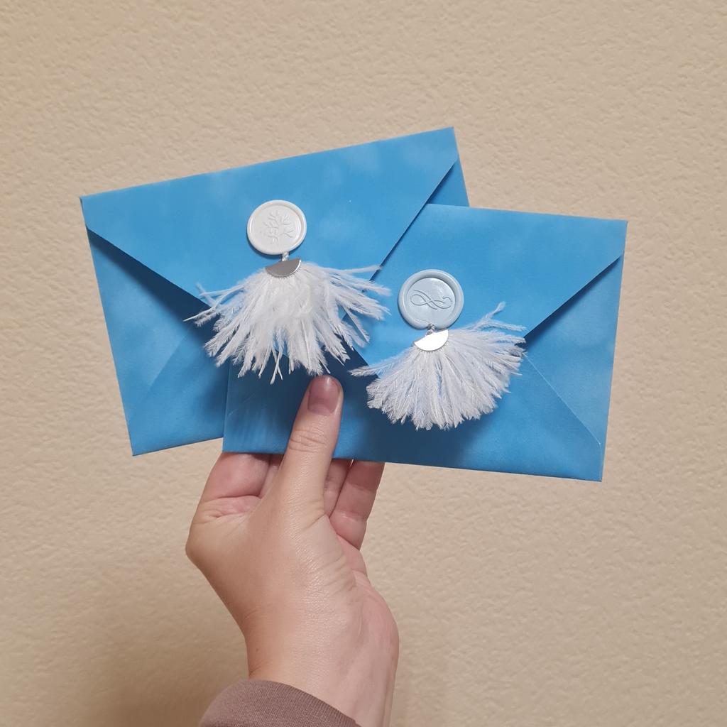 Конверт бархатний з пухнастою підвіскою. Лазурні