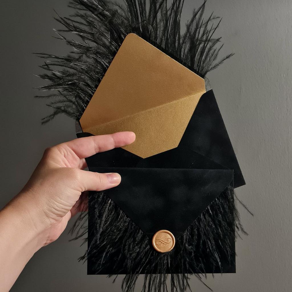 Конверт бархатний з пір'ям та сургучем. Чорний золото/срібло