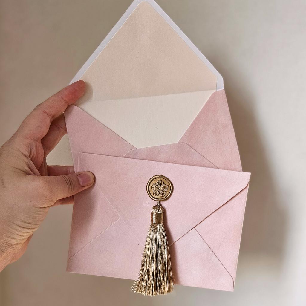 Конверт бархатний з китицею. Рожевий+ золото