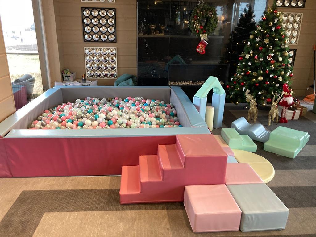 "PASTEL" IGLU baseins ar 3500 bumbām + kluči + šūpoles