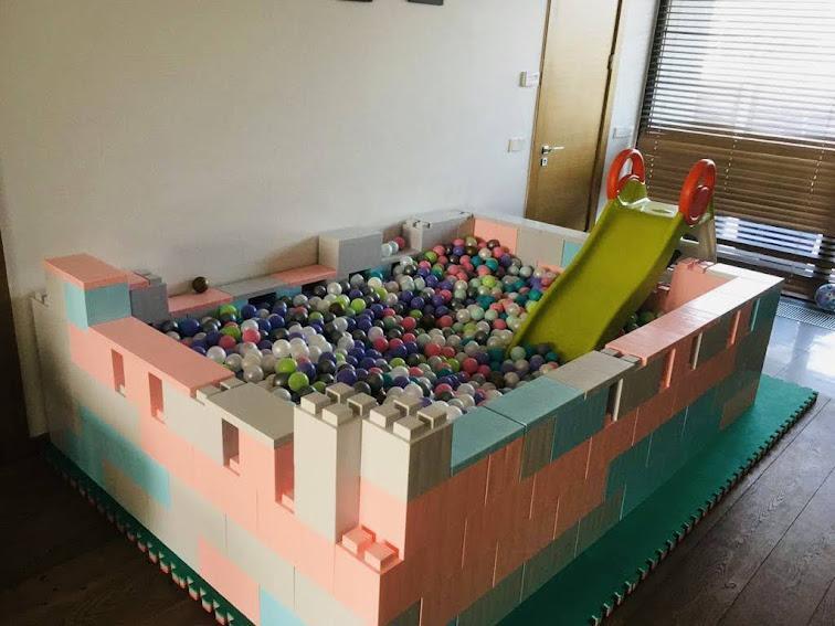 "EVERBLOCKS" rotaļu laukums - baseins 210x210x45 cm ar 3000 bumbām