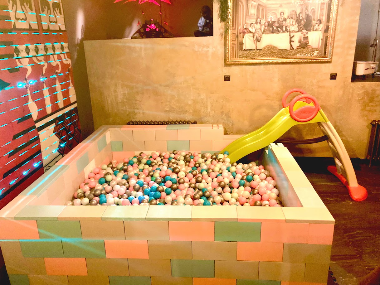 "EVERBLOCKS" rotaļu laukums - baseins 240x240x45 cm ar 4000 bumbām