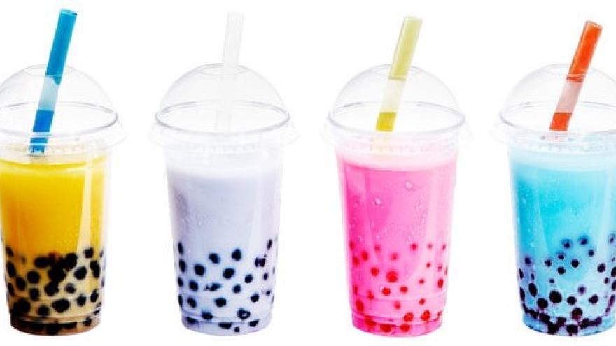 Plastmasas glāzītes burbeļtējai ar vāciņu un salmiņu, 20 gab