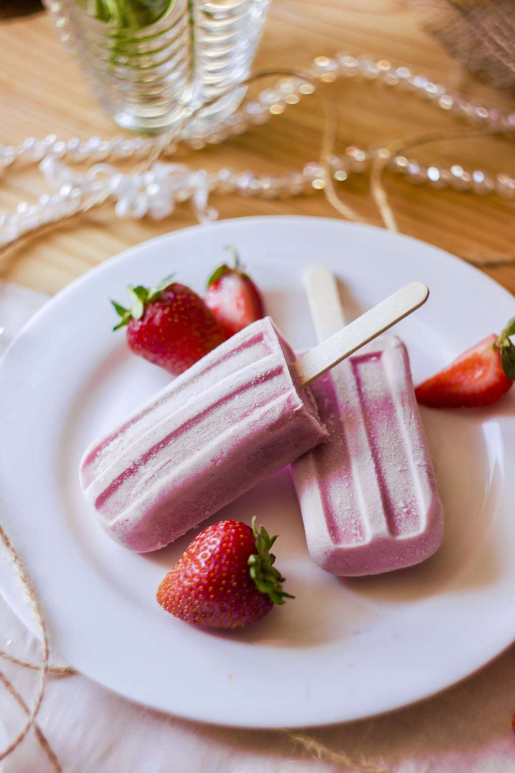 Полуничний йогурт