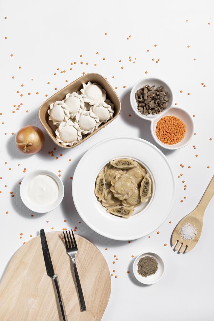 Безглютенові вареники з грибами та сочевицею