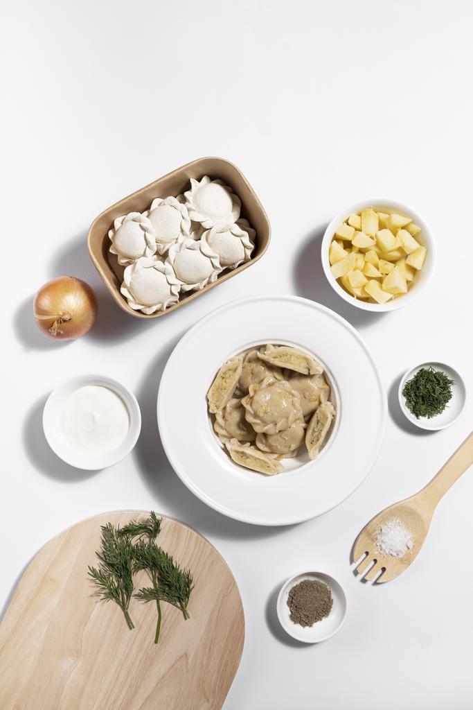 Безглютенові вареники з картоплею та зеленню