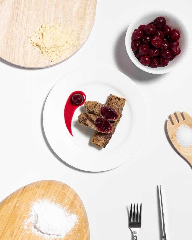 Безглютенові млинці з вишнею