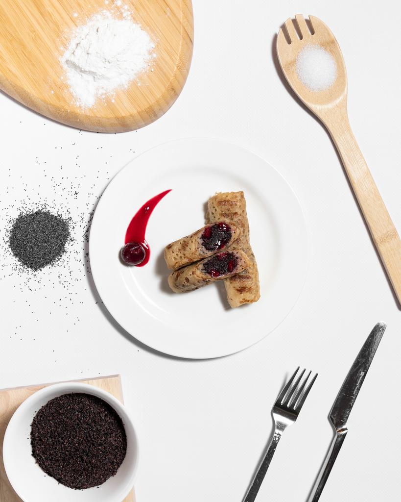 Безглютенові млинці з маком та вишнею