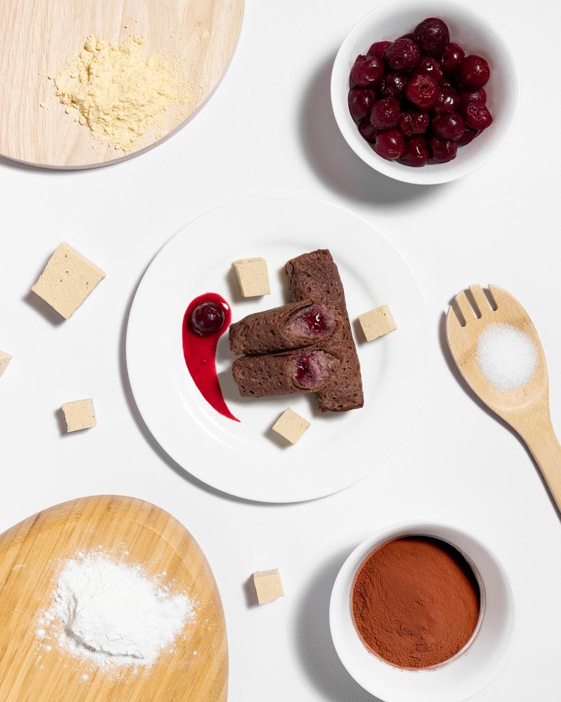 Безглютенові млинці з сиром тофу та вишнею