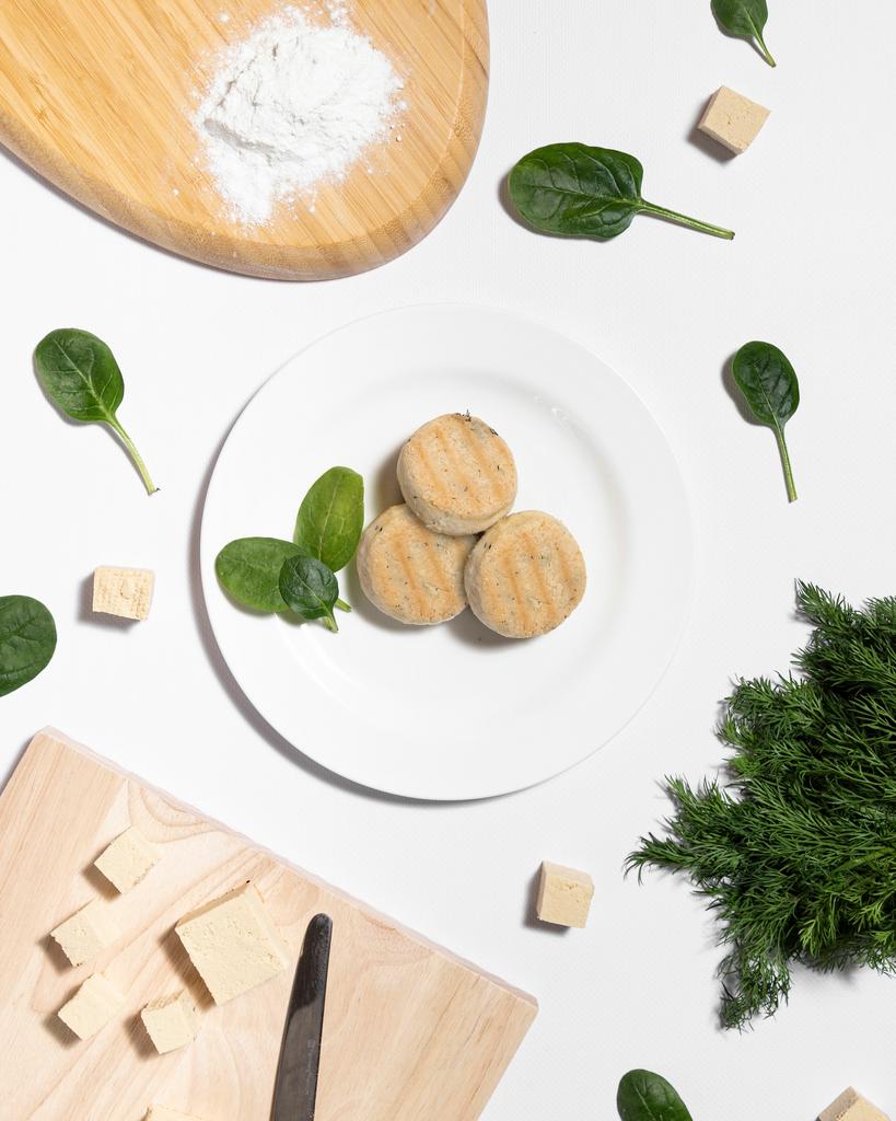 Сирники з сиром тофу, фетою та зеленню