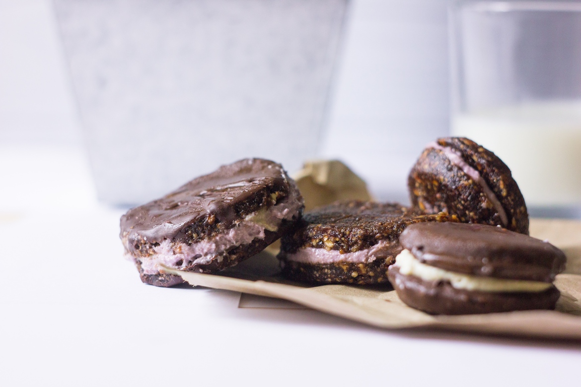 RAW Oreo с ванильной начинкой в шоколаде