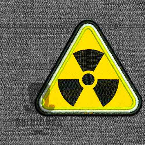 Дизайн машинной вышивки нашивки Токсик Toxic треугольный