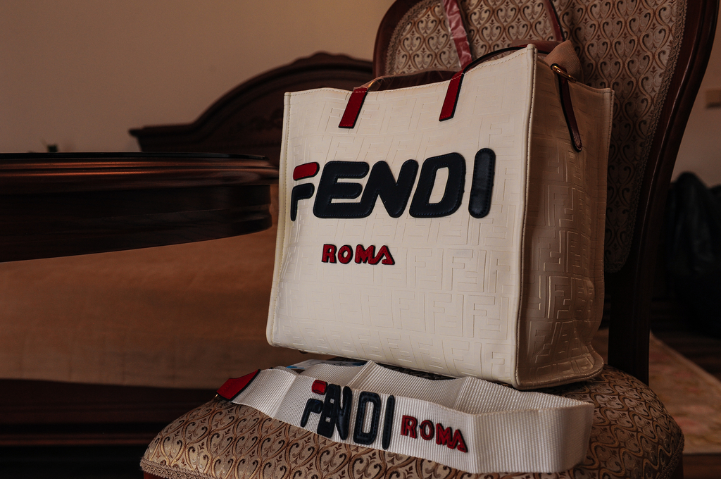 Большая женская сумка Fendi белая 3199