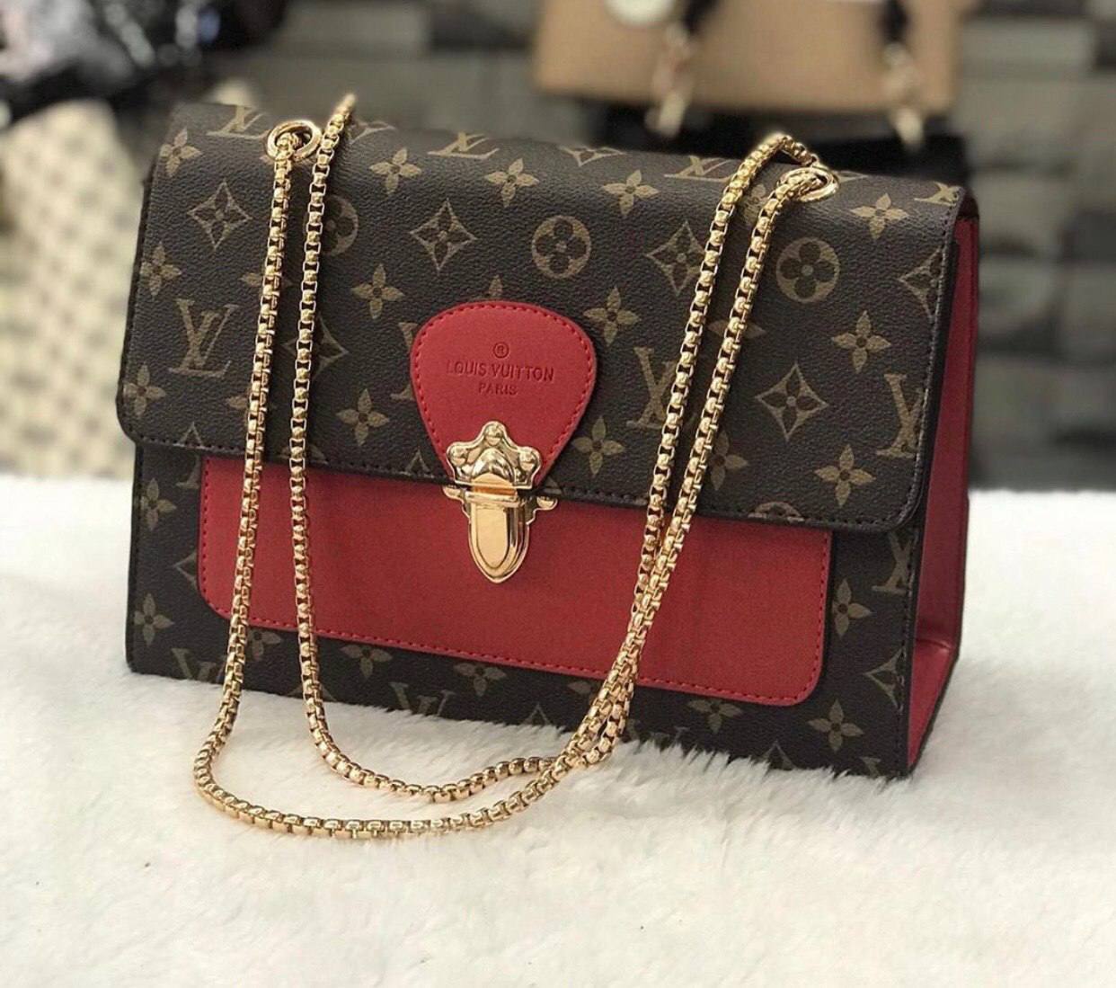 ᐉ Сумка Louis Vuitton, красная, скидка 20% | Luckystyle