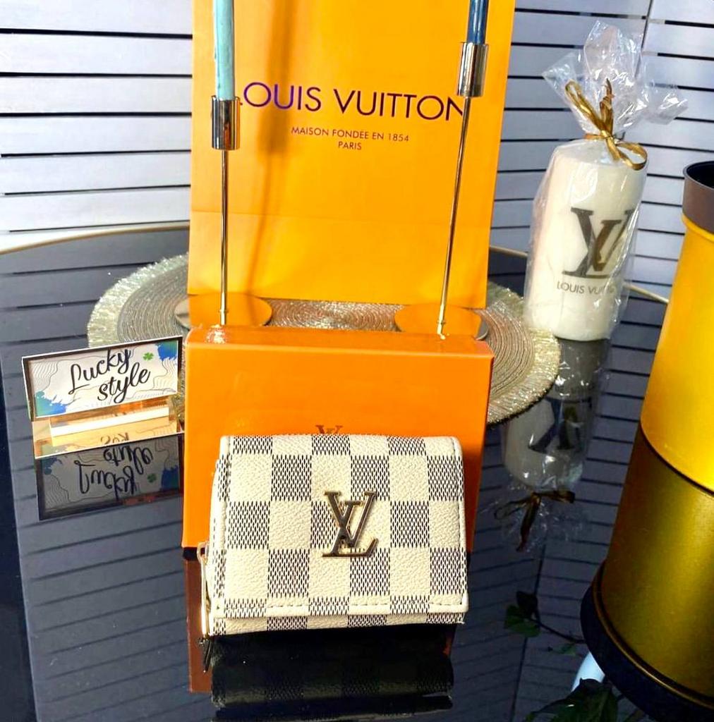 Портмоне белое LV на замке 51192