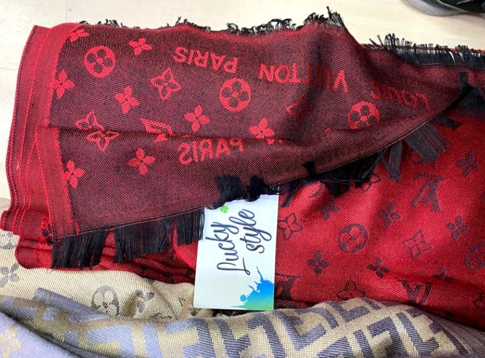 Шаль LV красный 60032