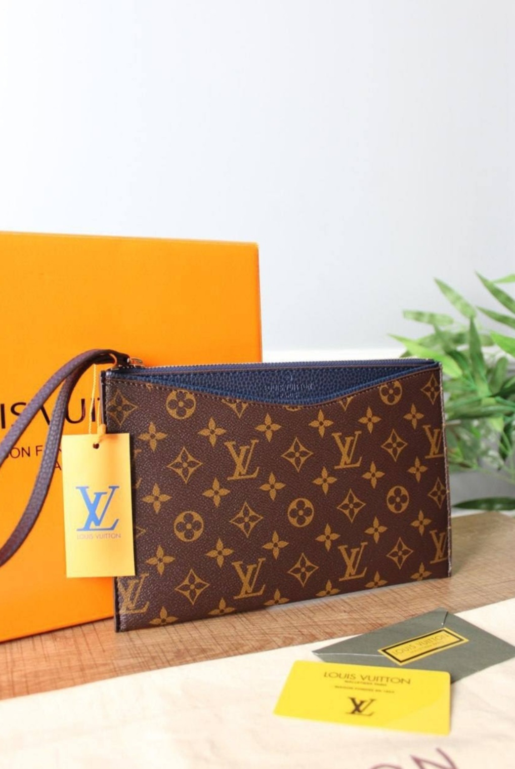 клатч LV с фиолетовой вставкой ПОШЕТ DAILY POUCH 60074
