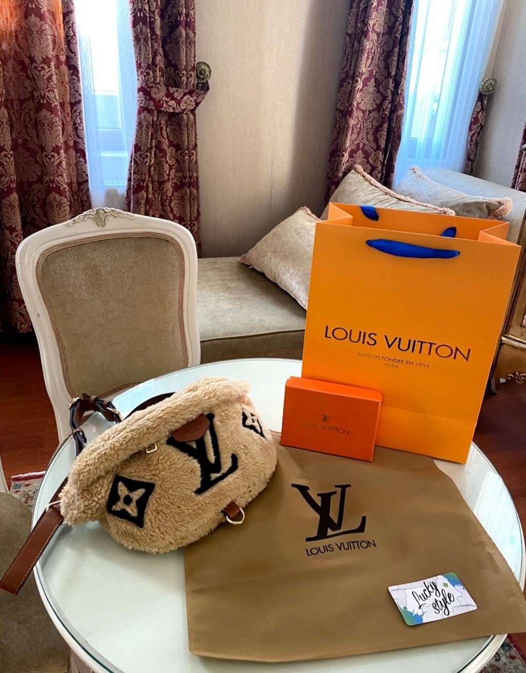 Поясная сумка Bumbag Louis Vuitton “Teddy” меховая 51306