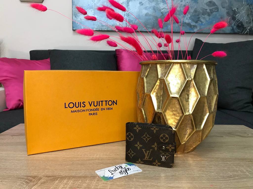 LV портмоне monogram  с логотипом на кнопке 60101