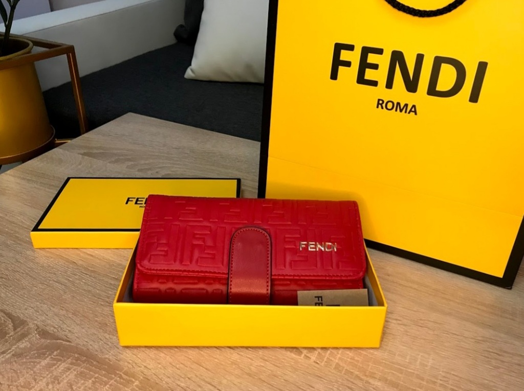 Кошелек Fendi красный на кнопке 77783