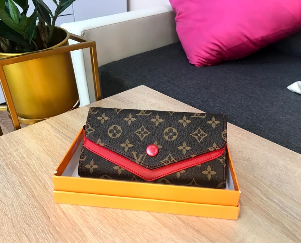 Кошелек Louis Vuitton с красными вставками 51347
