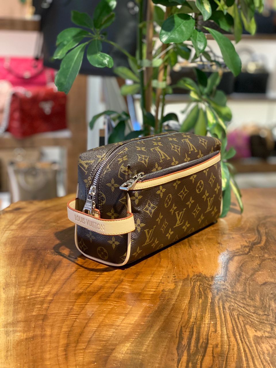 Барсетка месенжер косметичка коричневый монограмм Louis Vuitton Luxe 6008600