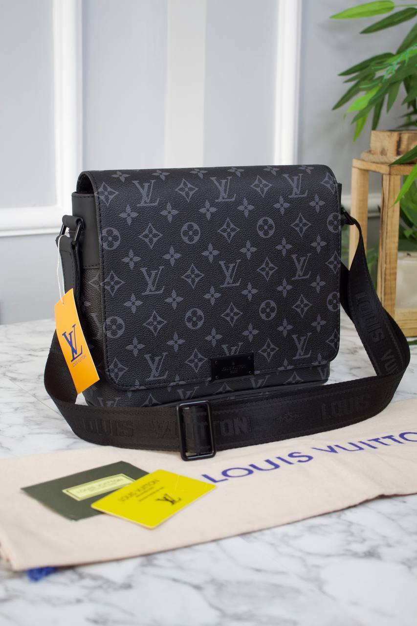 Сумка для мужчин на плечо серая монограмм луи виттон DISTRICT PM Louis Vuitton monogram graphit 6009600