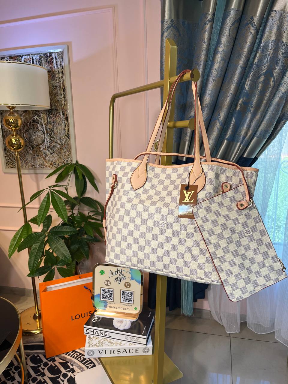 Сумка белая шашка неверфулл neverfull со светлыми ручками 45 см 622451