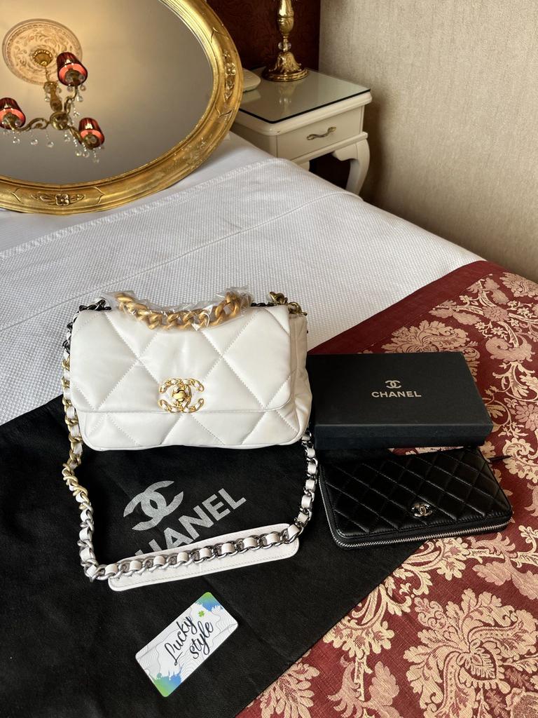 Chanel 19 белого цвета 30 см люкс + пыльник бренд 41241242156231312