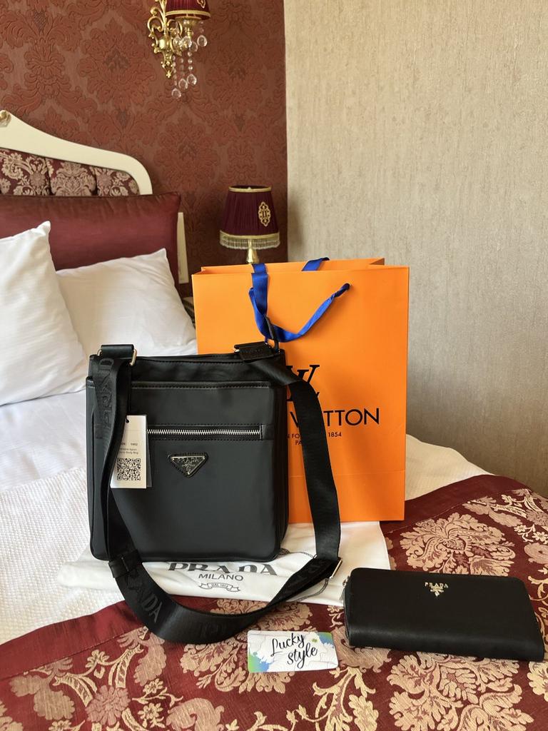 Классическая сумка с длинными ручками для мужчин Prada Neylon crossbody bag 6123512