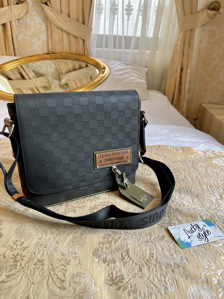 Сумка District messenger Louis Vuitton black 643734